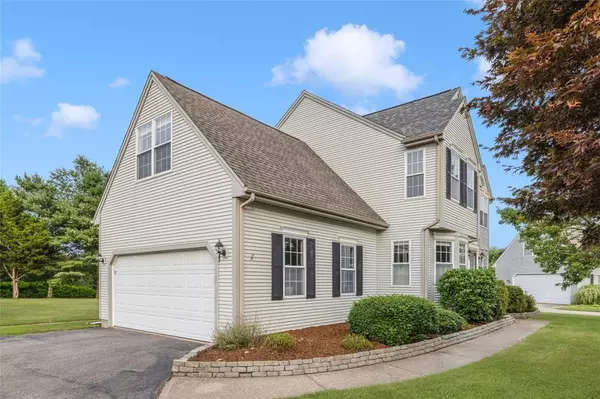 43 Petal LN, South Kingstown, RI 02879