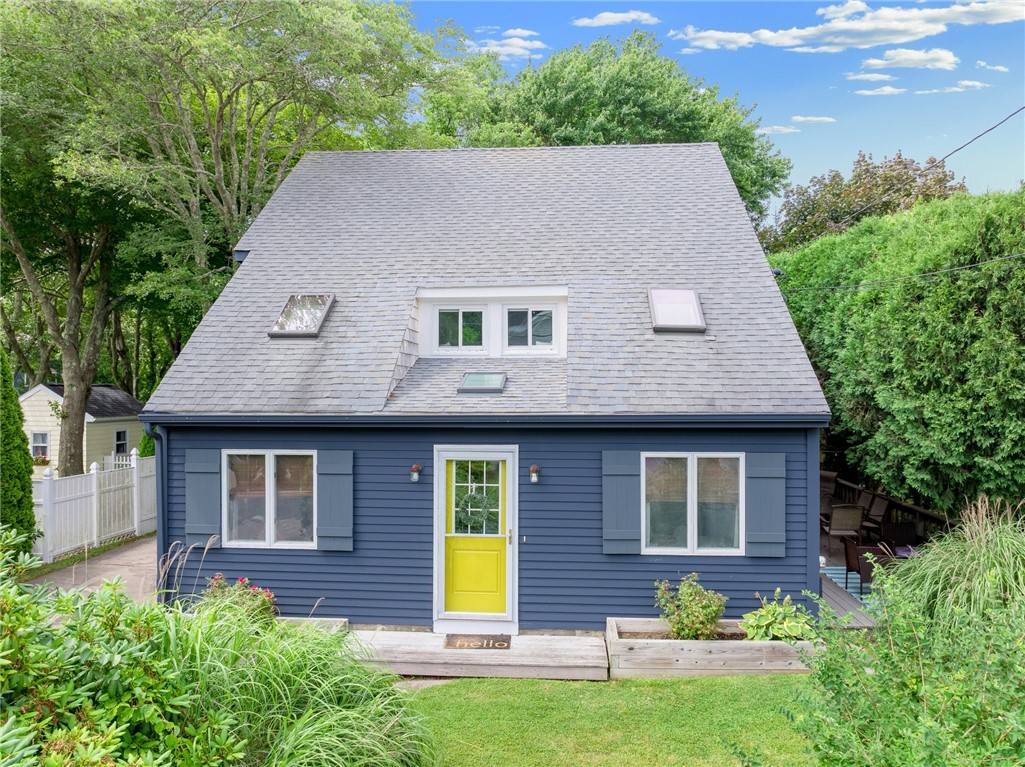 24 Lake RD, Narragansett, RI 02882