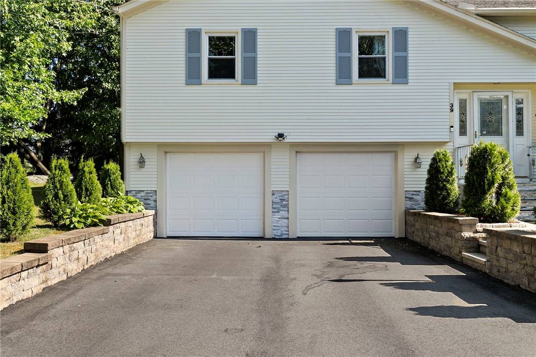 Johnston, RI 02919,39 River DR