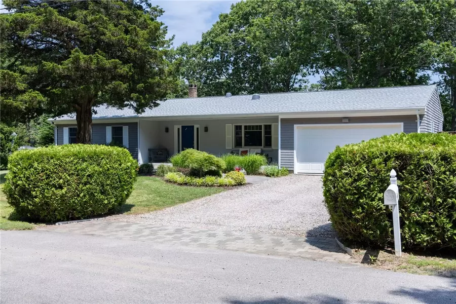 8 Pine Woods CT, Westerly, RI 02891