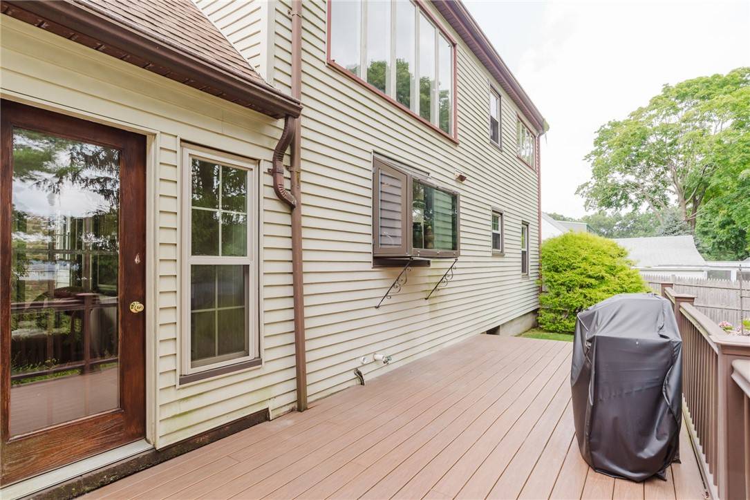 Cranston, RI 02920,84 Meredith DR