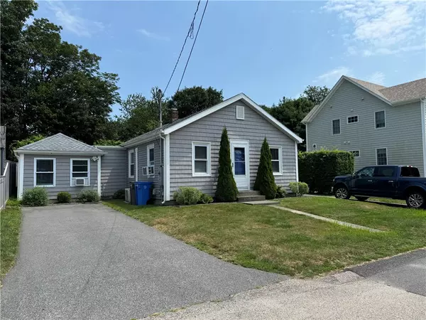 53 Center AVE, Middletown, RI 02842