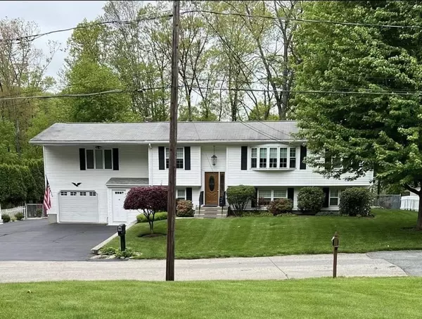 8 Academy DR,  Cumberland,  RI 02864