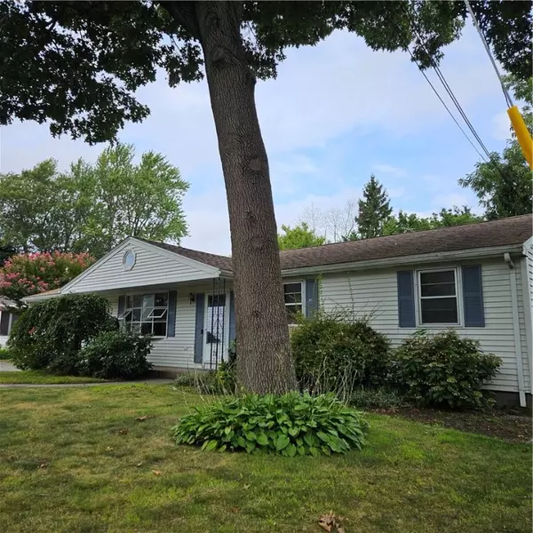 71 Gillan AVE, Warwick, RI 02886