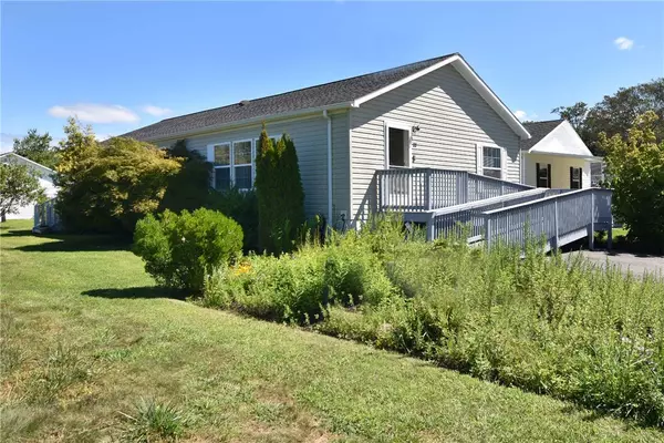 33 Blackbird Court,  Tiverton,  RI 02878