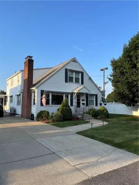 15 Cavalry ST, Cranston, RI 02920