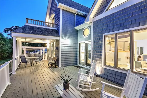 Westport, MA 02790,8 Clyde's WAY