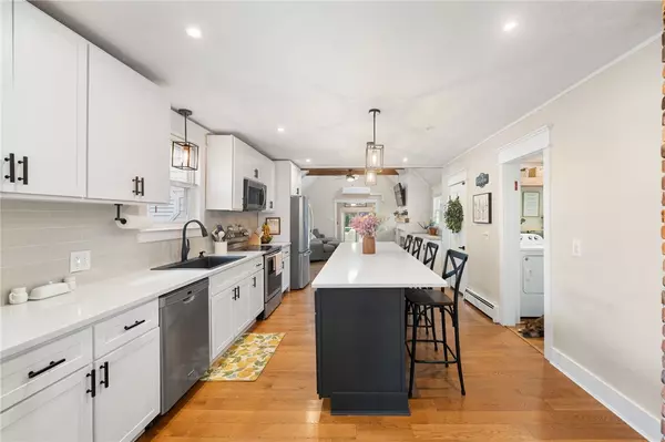 North Smithfield, RI 02896,15 Buell AVE