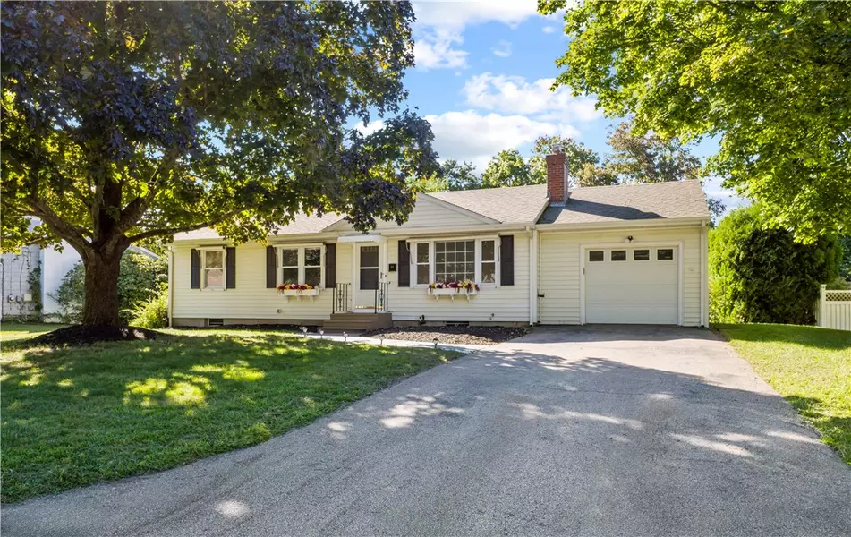 53 Greenmeadow CIR, North Kingstown, RI 02852