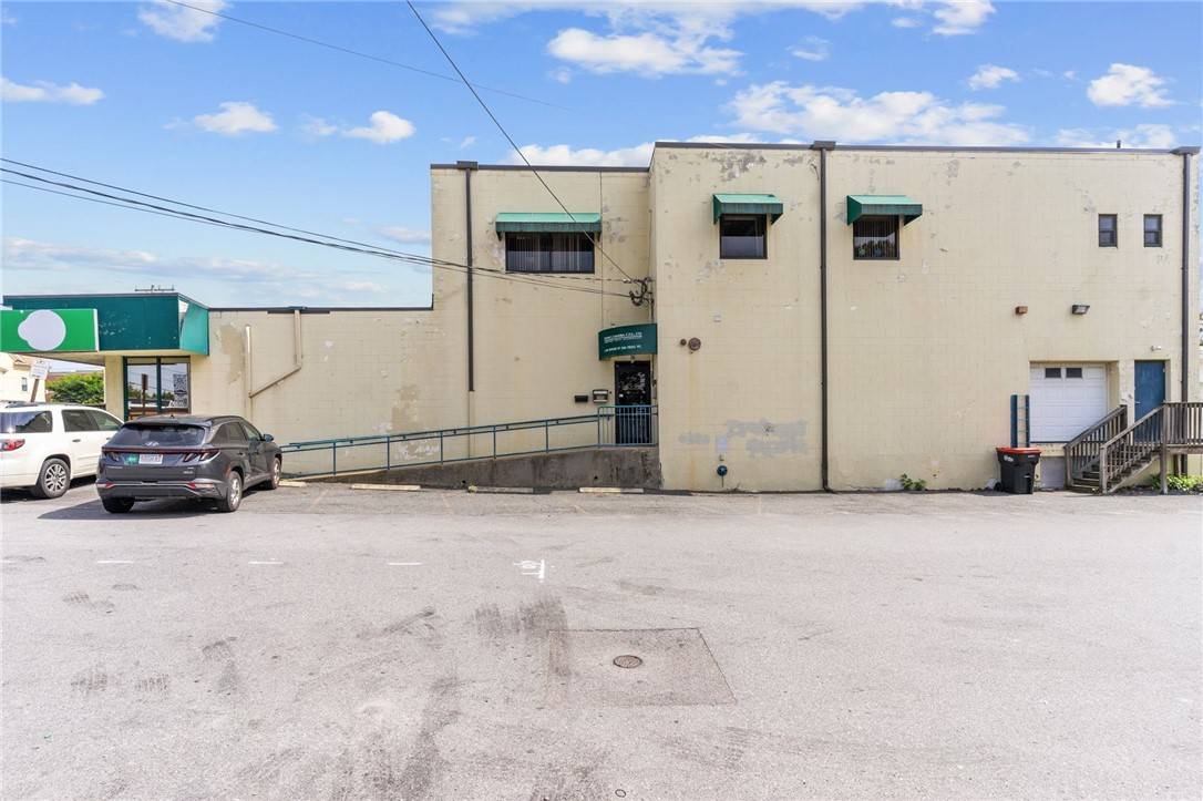 East Providence, RI 02914,577 Warren AVE