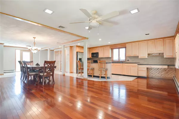 Johnston, RI 02919,206 Shun PIKE