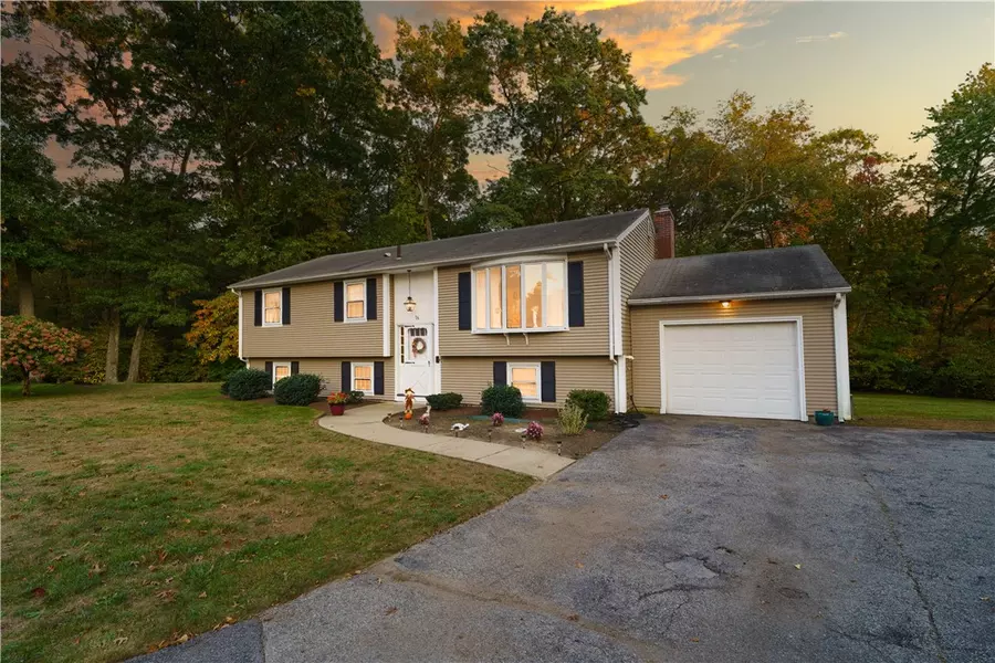 16 Cahir CT, Warwick, RI 02889