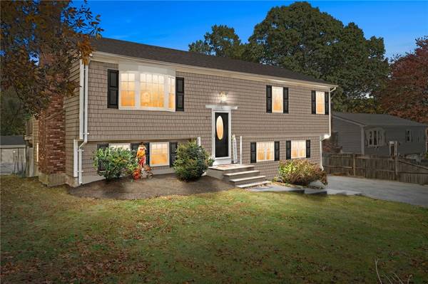 32 Bear Hill RD,  Cumberland,  RI 02864