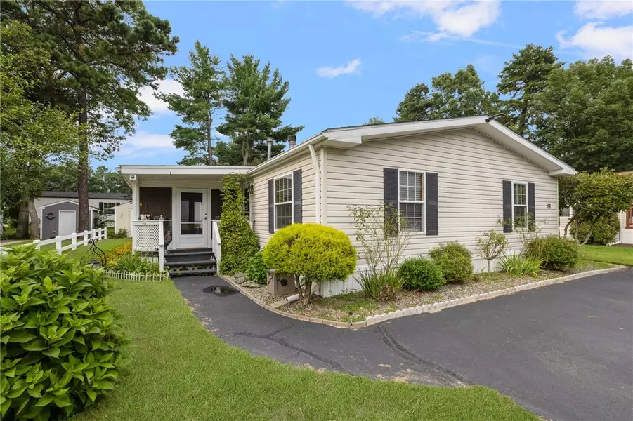 26 Sandra CIR, Coventry, RI 02816