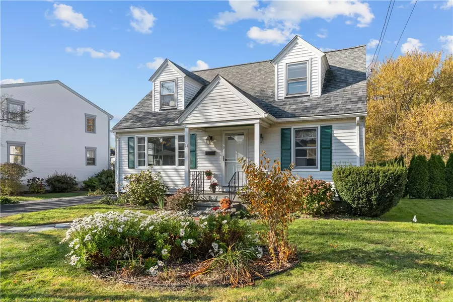 14 Foxhill AVE, Bristol, RI 02809