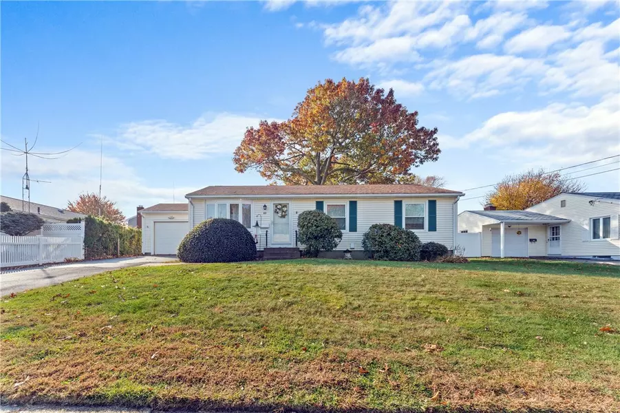 49 Ridge DR, East Providence, RI 02914