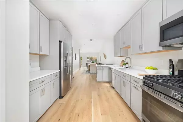 West Warwick, RI 02893,27 West Valley CIR