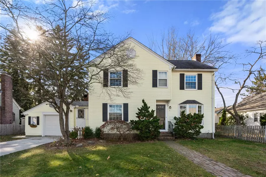 9 Duncan RD, East Providence, RI 02916