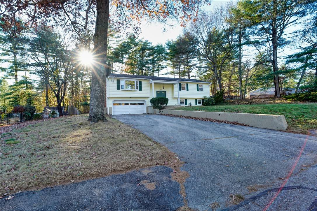 Coventry, RI 02816,18 Kingswood DR