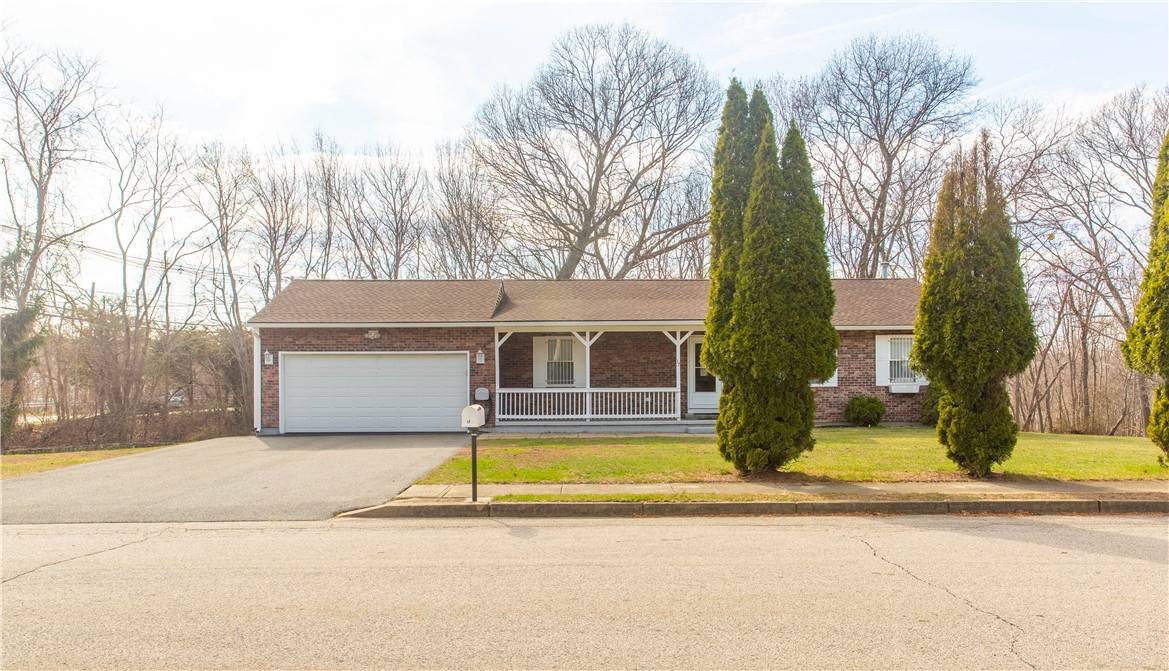 17 Brianwood CT, Warwick, RI 02886