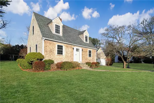 5 Elm ST, Hopkinton, RI 02804