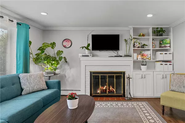 Warwick, RI 02886,44 Larchmont RD