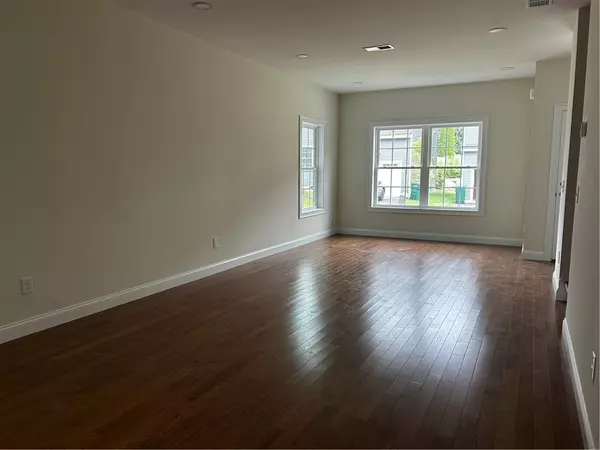 Johnston, RI 02919,14 Kensington WAY