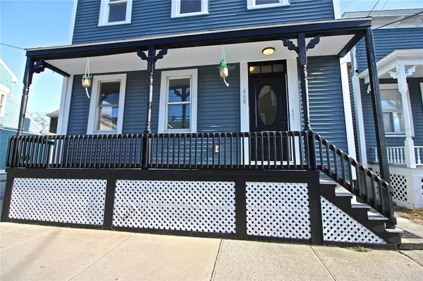 Newport, RI 02840,668 Thames ST #3