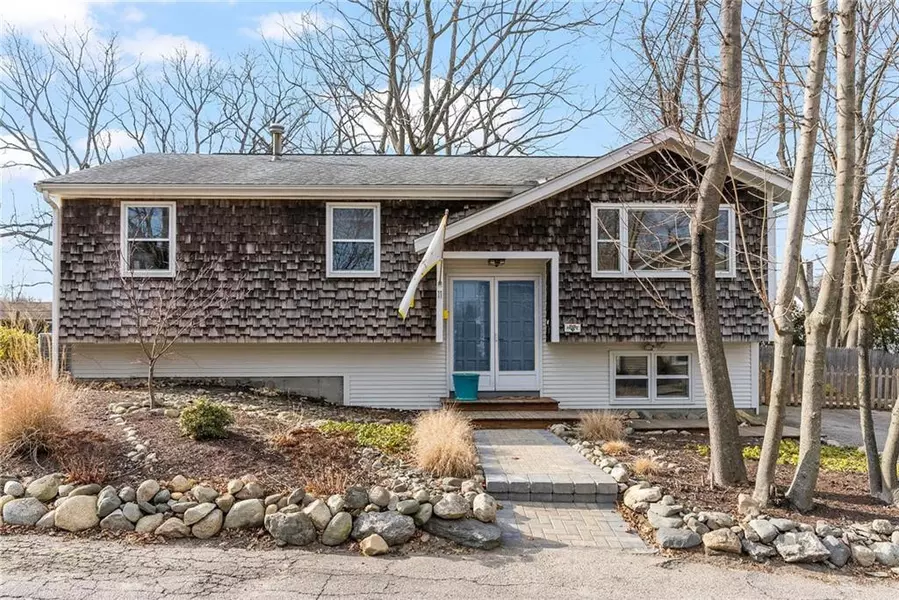 11 Cruise ST, Warwick, RI 02888