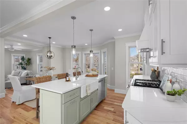 Warren, RI 02885,894 Main ST