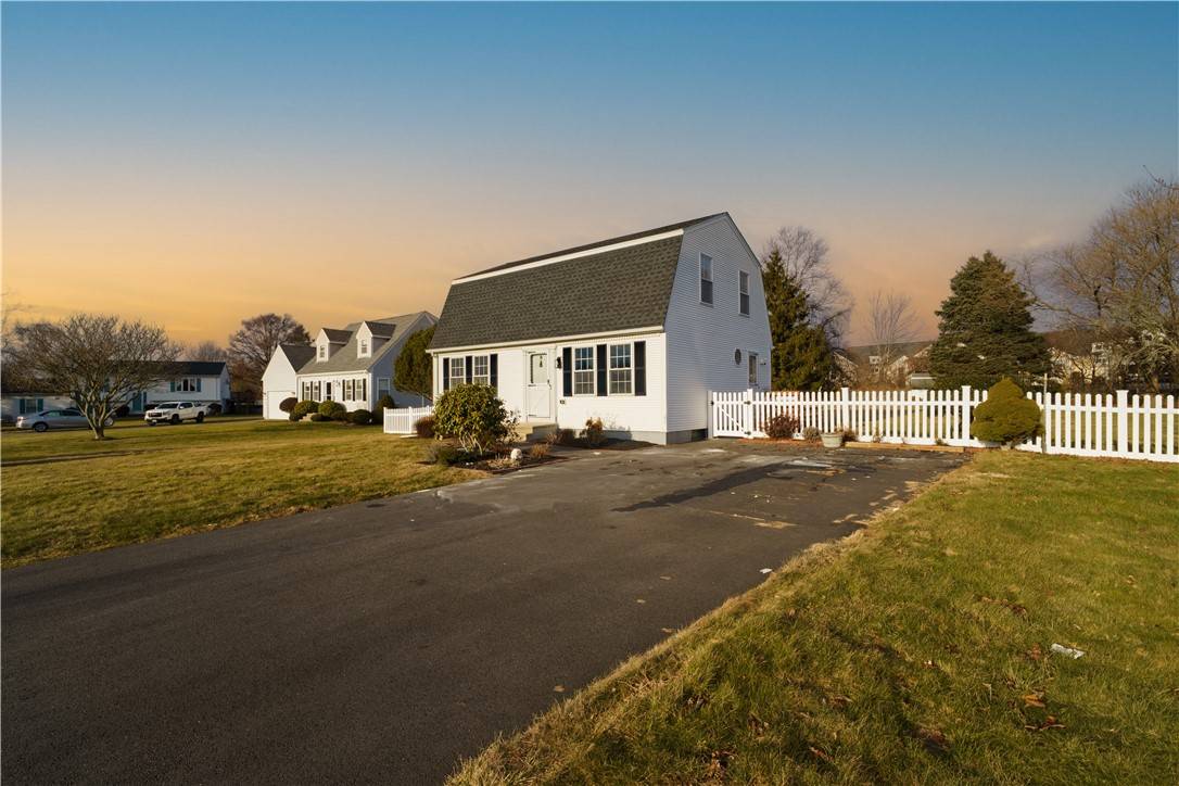 Middletown, RI 02842,9 Sundown LN