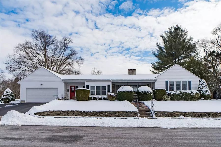 6 Anawan RD, Pawtucket, RI 02861