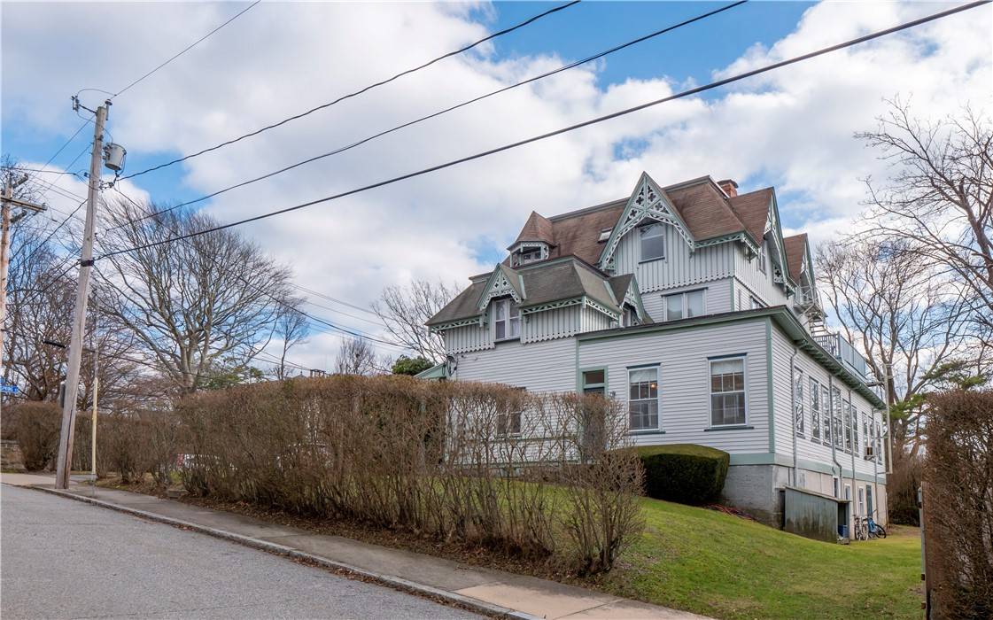 Newport, RI 02840,569 Spring ST #1N