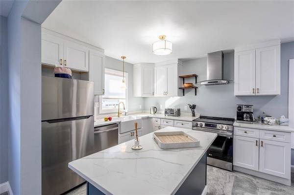 18 Hall AVE, Newport, RI 02840