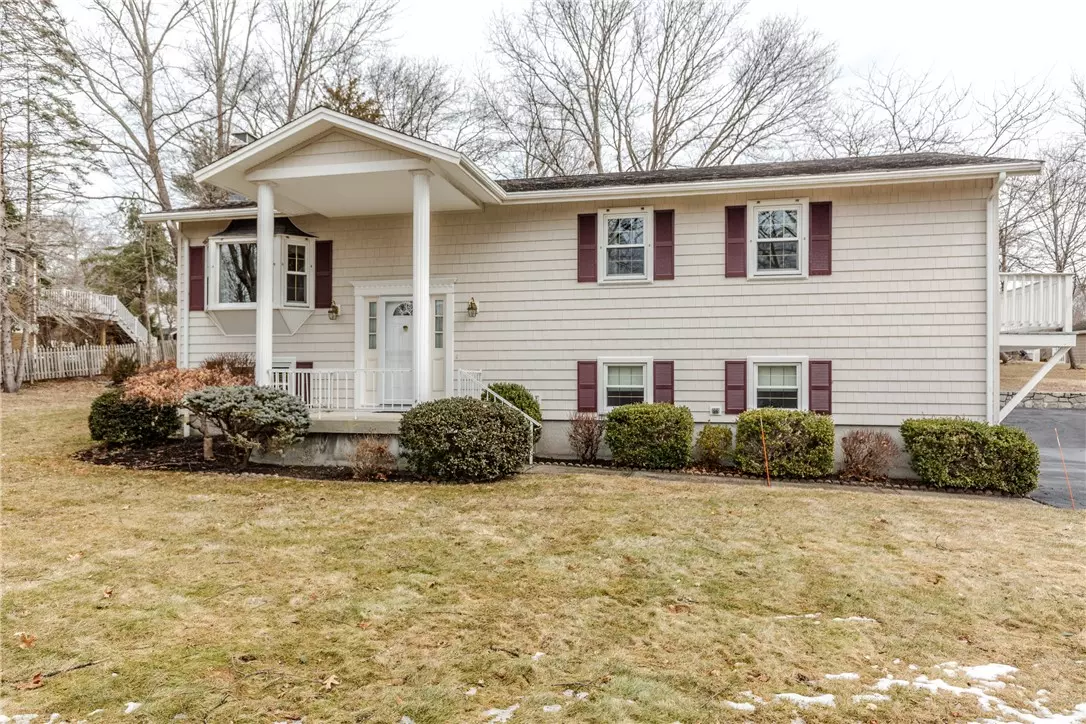 North Smithfield, RI 02896,15 Gilfillan RD