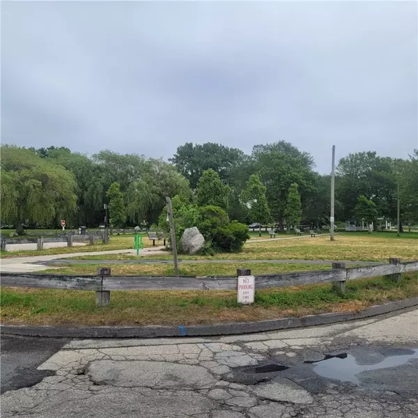 Warwick, RI 02889,804 Oakland Beach AVE