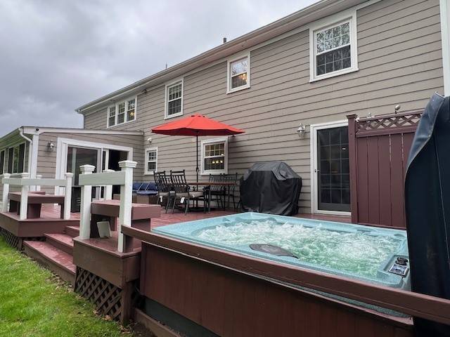 Barrington, RI 02806,17 Meadowbrook DR
