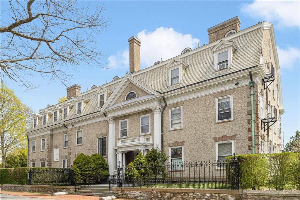 Newport, RI 02840,1 Oakwood TER #9