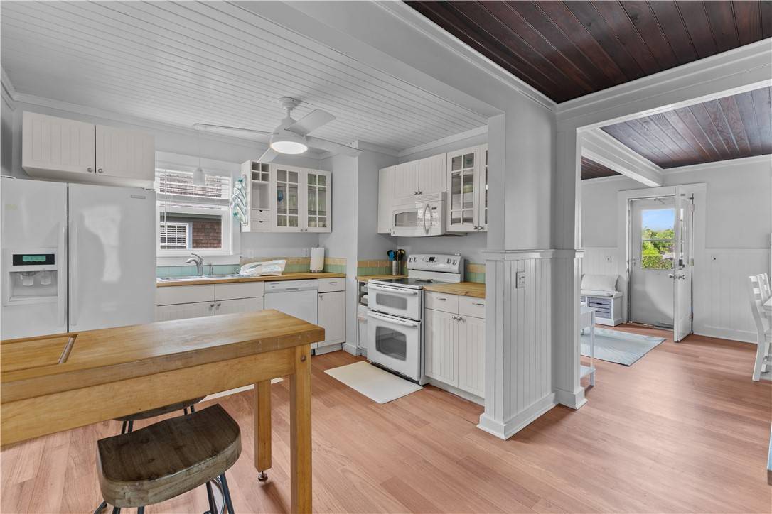 Middletown, RI 02842,17 warren AVE #17