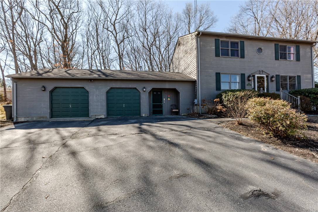 Johnston, RI 02919,4 Robert CIR
