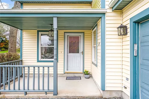 27 Captains DR, Westerly, RI 02891