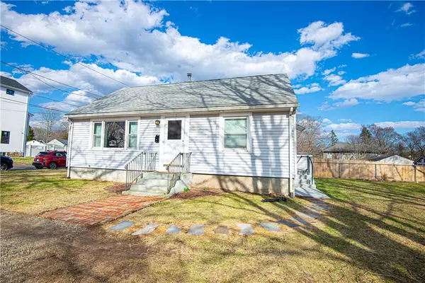 84 Worcester AVE, East Providence, RI 02915