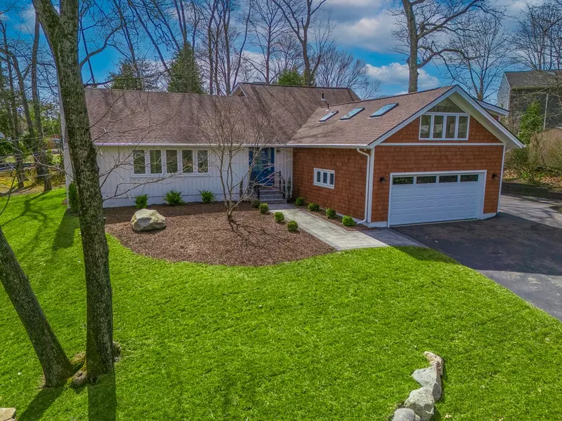 5 Karen DR, Barrington, RI 02806