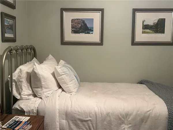 West Warwick, RI 02893,33 Village CT #33