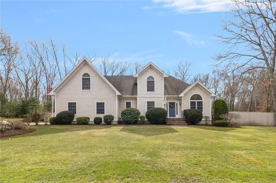 1 Minuteman LN, Swansea, MA 02777