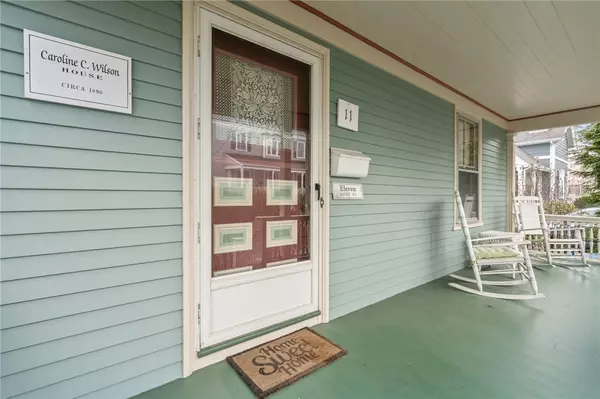 Newport, RI 02840,11 Hope ST