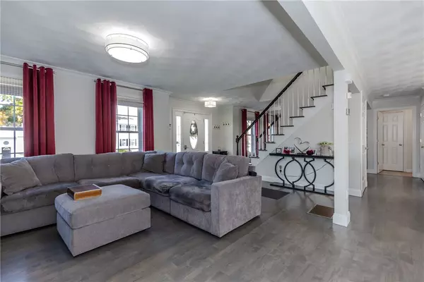 West Warwick, RI 02893,31 Hoover ST