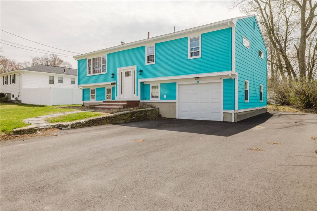 7 Fernbrook DR, Cranston, RI 02920