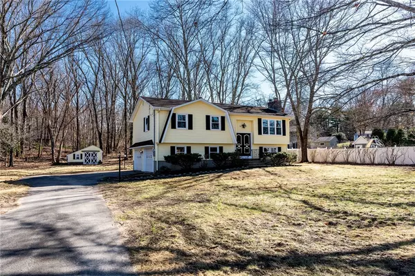 31 Harkness RD, North Smithfield, RI 02896