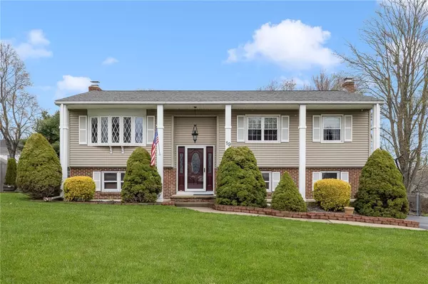 19 Peters LN, West Warwick, RI 02893